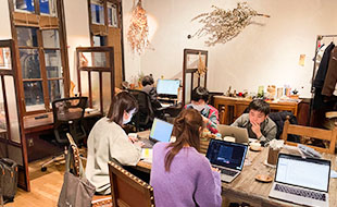 函館：オシャレなコワーキングスペースへ